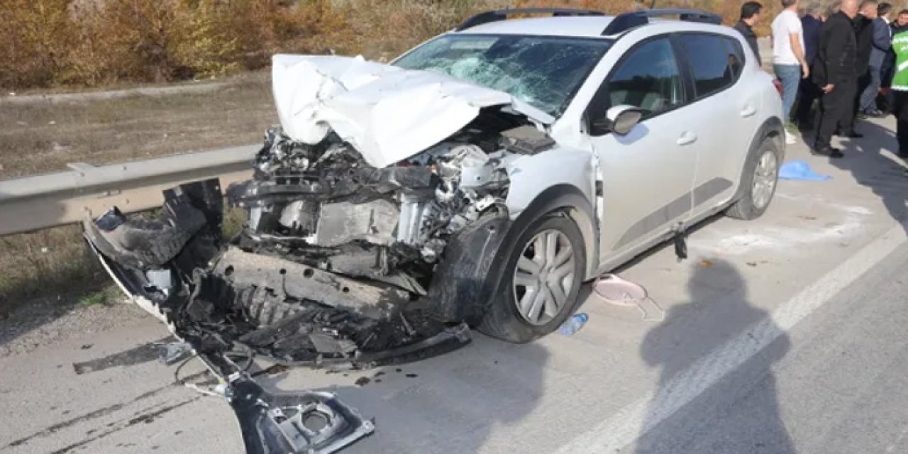 Amasya’da Kamyon ile Otomobil Çarpıştı: 3 Kişi Yaralandı