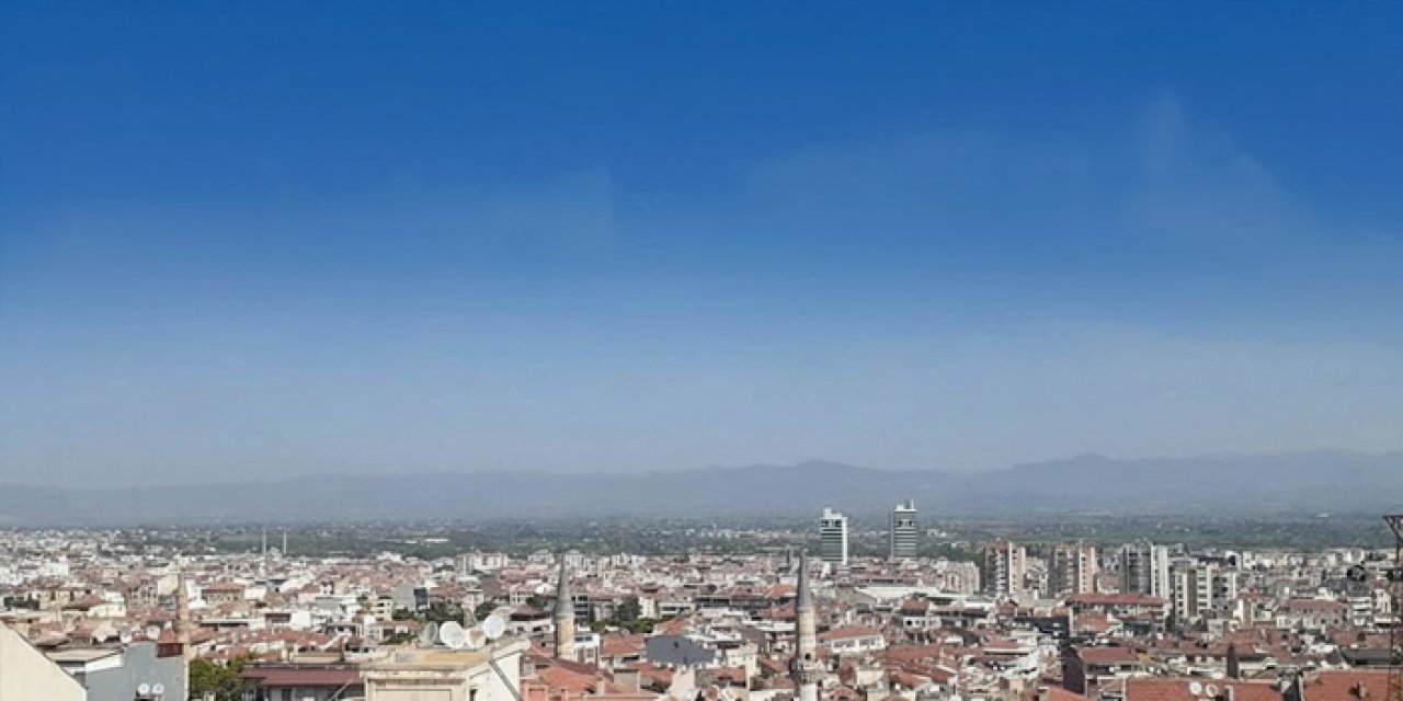 Çatlaklar oluştu... Manisa'da 2 bina tahliye edildi!