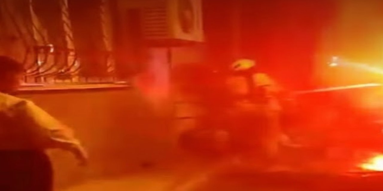 İzmir Çiğli'de Yangın Çıktı! Alevler Geceyi Aydınlattı