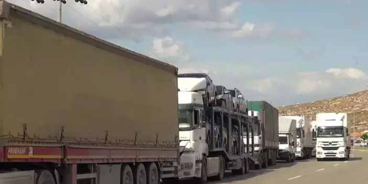 Türk TIR’ları 14 yıl sonra Kuveyt’e yola çıktı