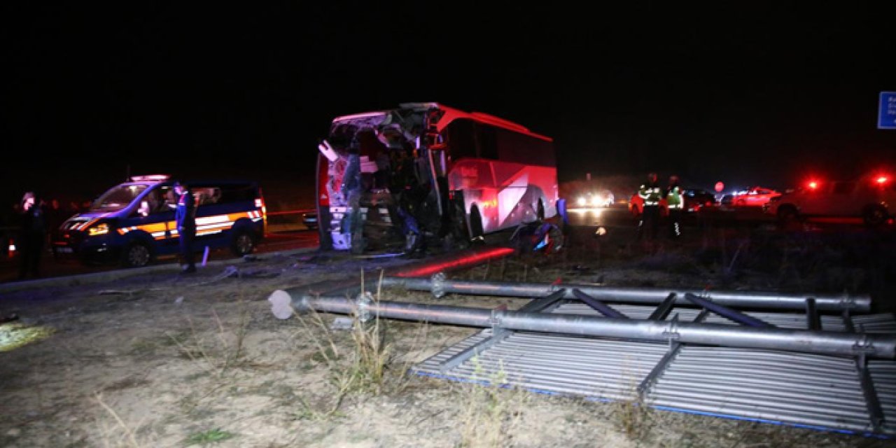 Denizli’de otobüs ile minibüs çarpıştı: 10 yaralı