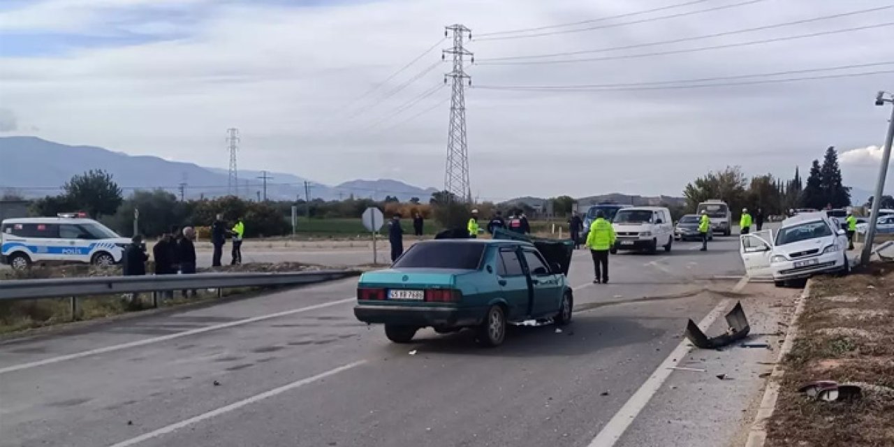 İzmir Ödemiş’te İki Otomobil Çarpıştı: 5 Yaralı