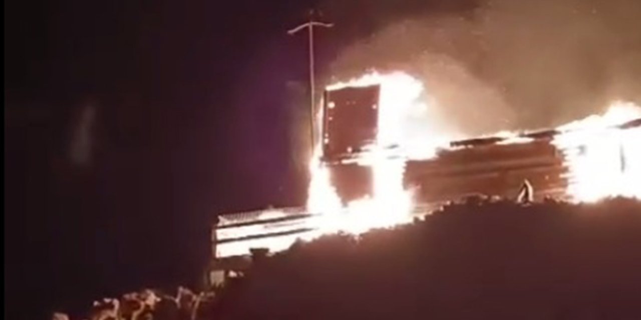 Kırklar Mescidi yangında küle döndü