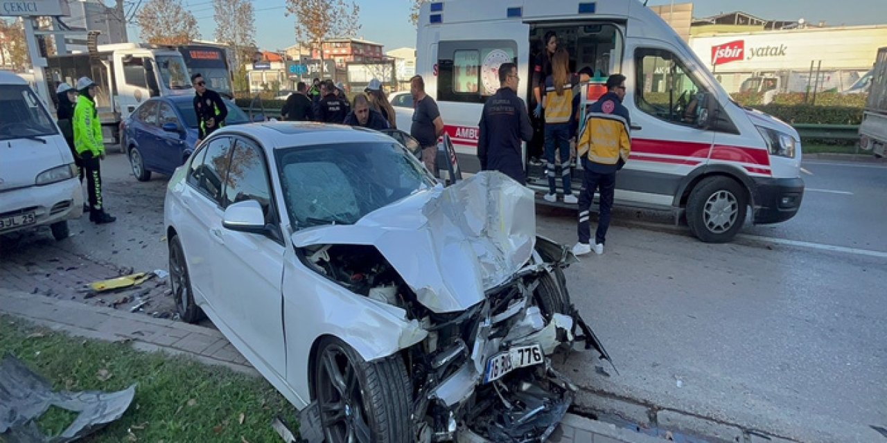 Bursa’da Yarış Halindeki İki Araç Otobüse Çarptı: 14 Yaralı