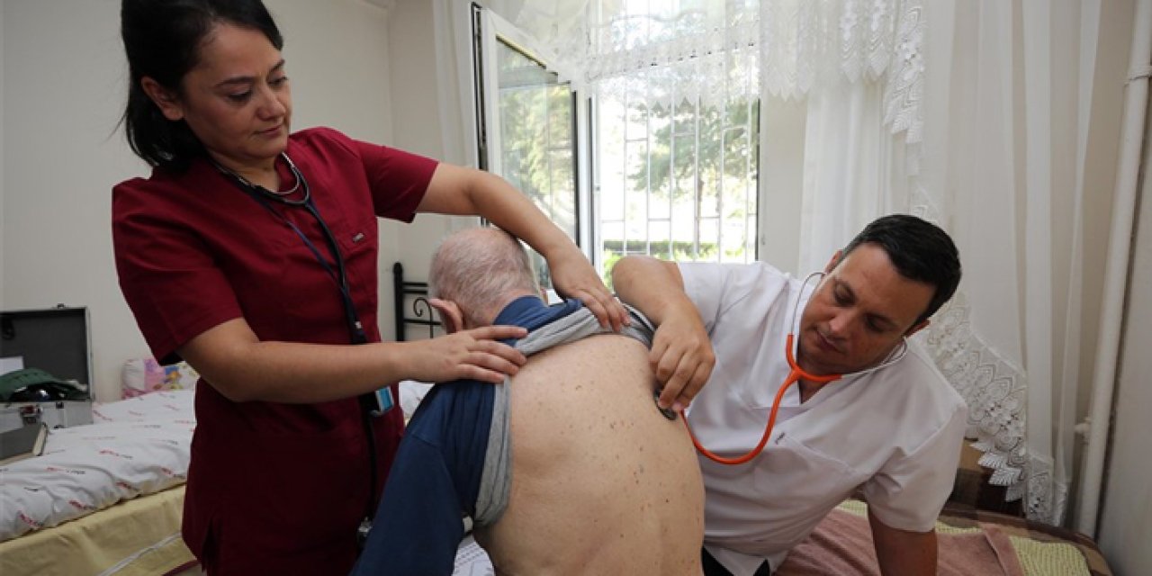 Yenimahalle’de evde sağlık hizmeti 12. yılını tamamladı