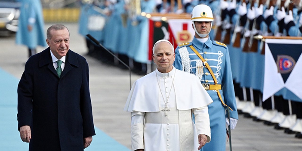 Cumhurbaşkanı Erdoğan, Papa 14. Leo’yu Külliye’de resmi törenle ağırladı