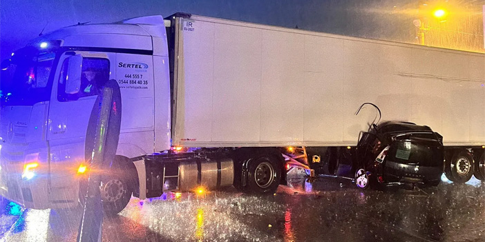 Manisa’da Tırla Çarpışan Otomobilde Karı-Koca Hayatını Kaybetti