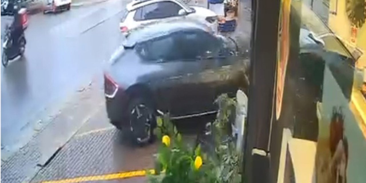 Kocaeli’de Cip Şarküteriye Daldı: Müşteri Son Anda Kurtuldu