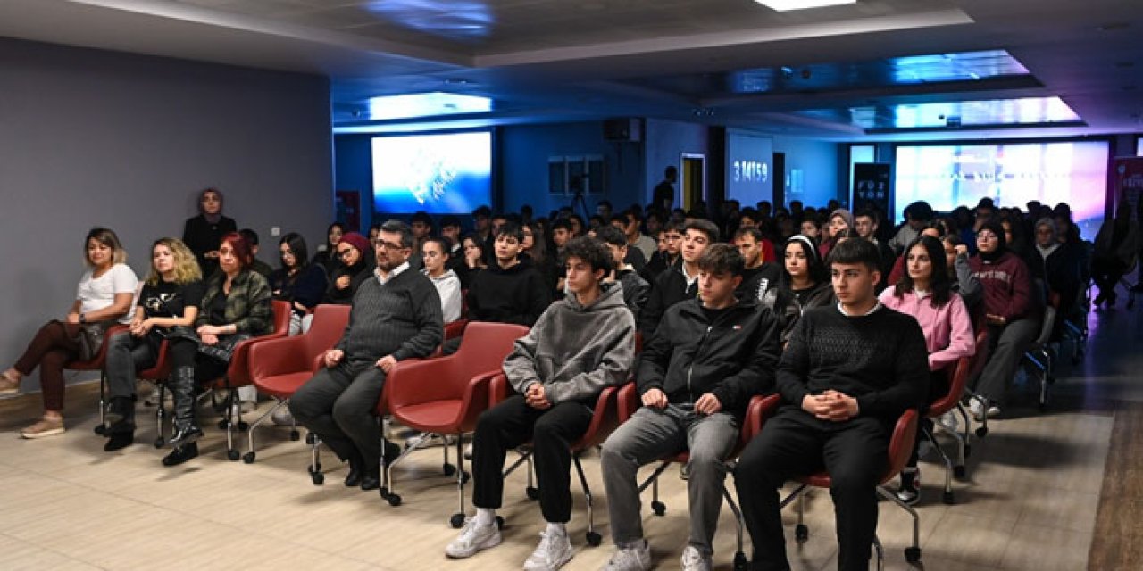 Mamak Bilim Merkezi’nde “Antarktika’ya Bilim Yolculuğu” söyleşisi düzenlendi