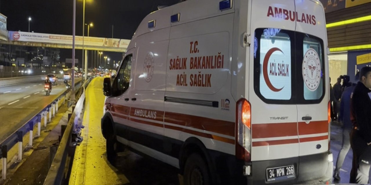 İstanbul’da 4 Araç Birbirine Girdi: Üç Kişi Hastaneye Kaldırıldı