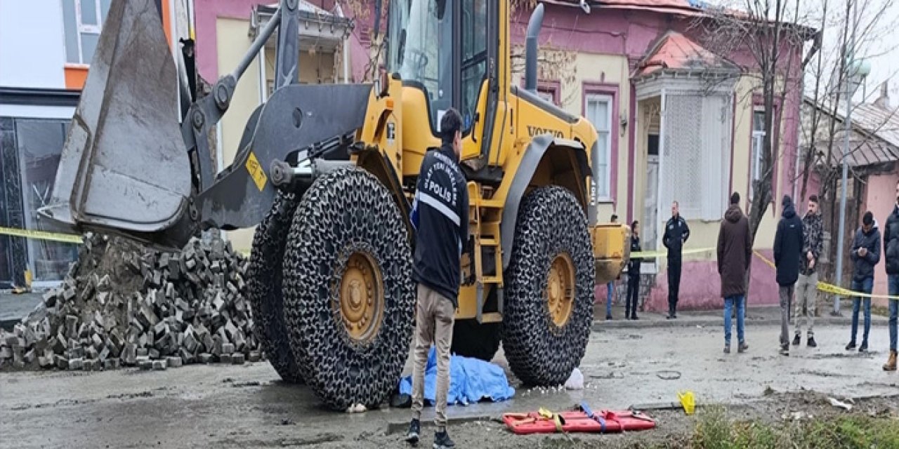 Geri Manevra Can Aldı: Emekli İmam Kepçenin Altında Kaldı