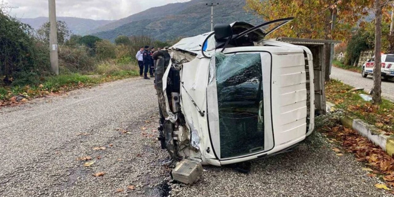 İzmir Ödemiş’te Traktörden Kaçan Kamyonet Devrildi: 1 Yaralı