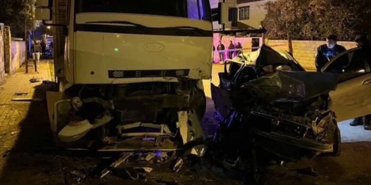 Gece yarısı can pazarı: Kaza sonucu iki genç vefat etti