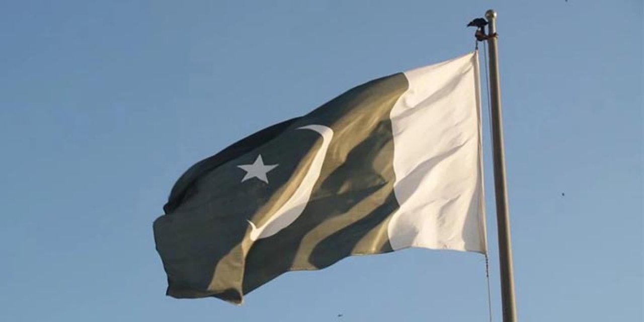 Pakistan’da hükümet yetkilisini taşıyan araca saldırı: 4 ölü