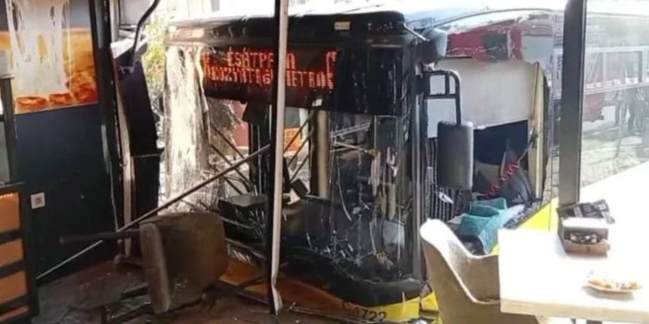 Üsküdar’da İETT otobüsü börek dükkanına girdi!