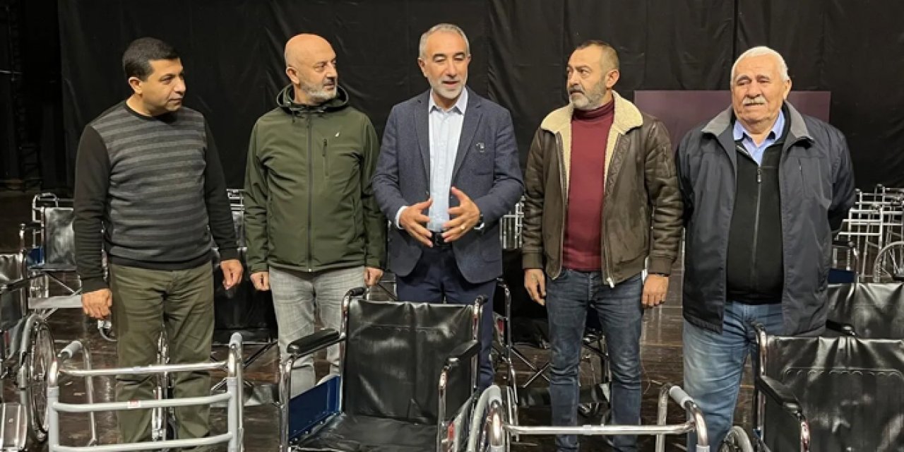 Mustafa Düger Vakfı engelli ve yaşlılara 50'şer tane tekerlekli sandalye ve yürüteç dağıttı