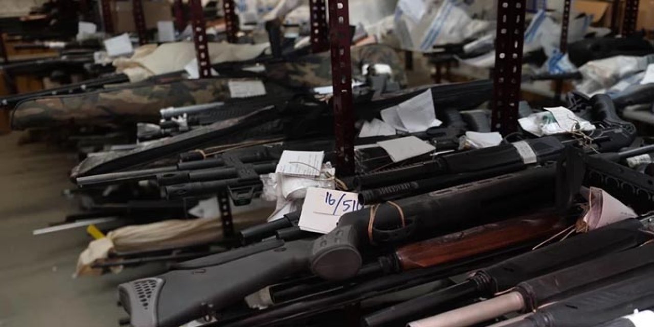 Adliyede ikinci şok: Bu kez silahlar çalındı