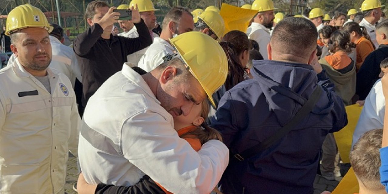 Madenciler Günü’nde işçiler okulda çocuklarının coşkusuyla karşılandı