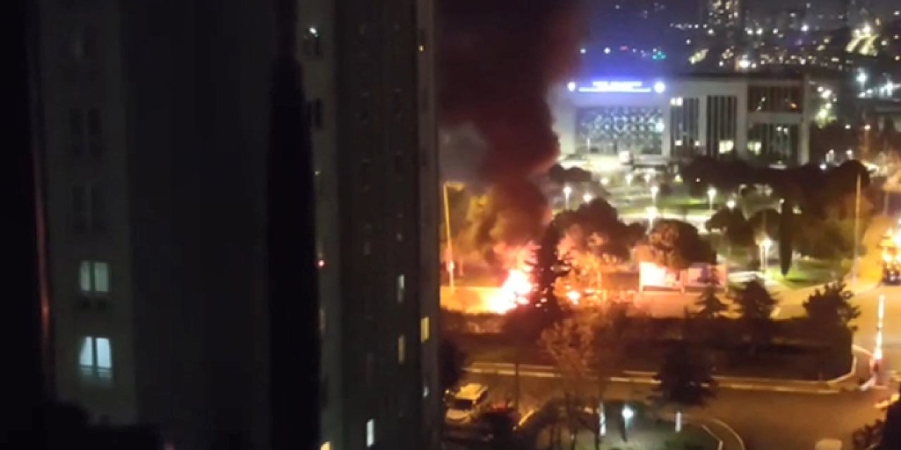 İstanbul’da otomobil bir anda alev aldı