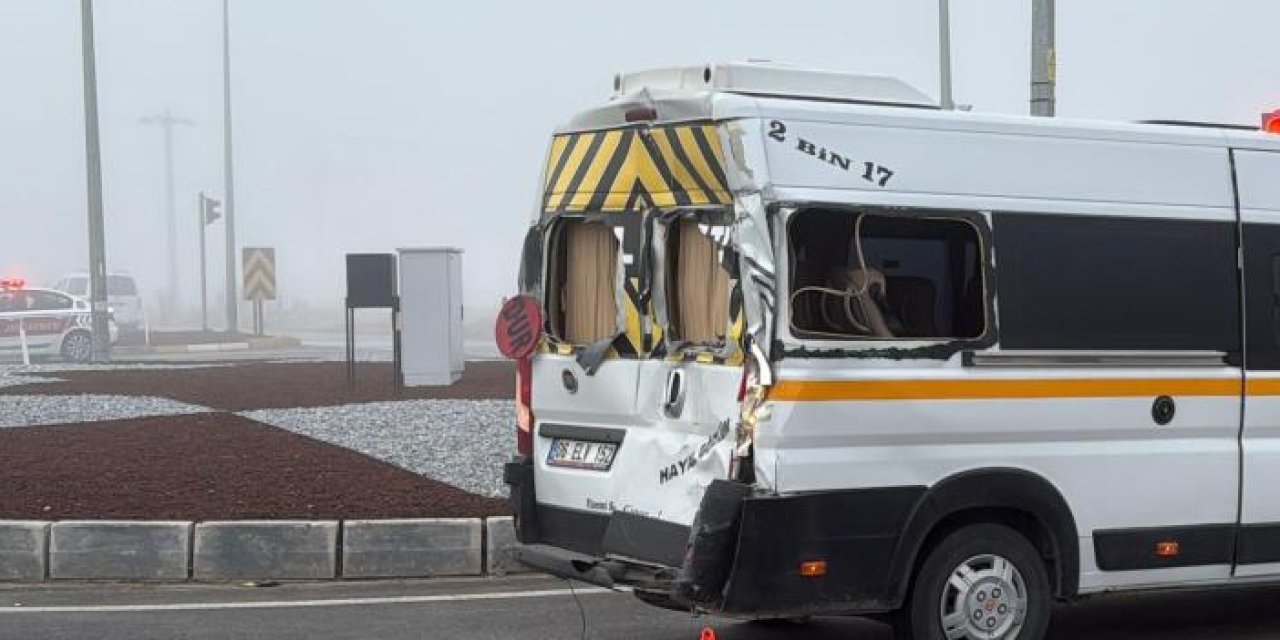 Emirdağ’da tır öğrenci servisine çarptı: Çok sayıda yaralı