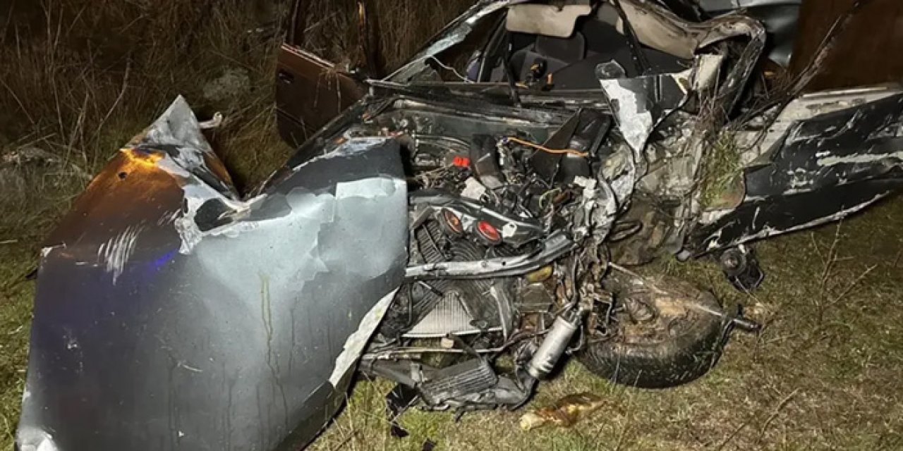 İzmir Yolunda Feci Kaza: Araç Şarampole Devrildi, 2 Ölü 1 Yaralı