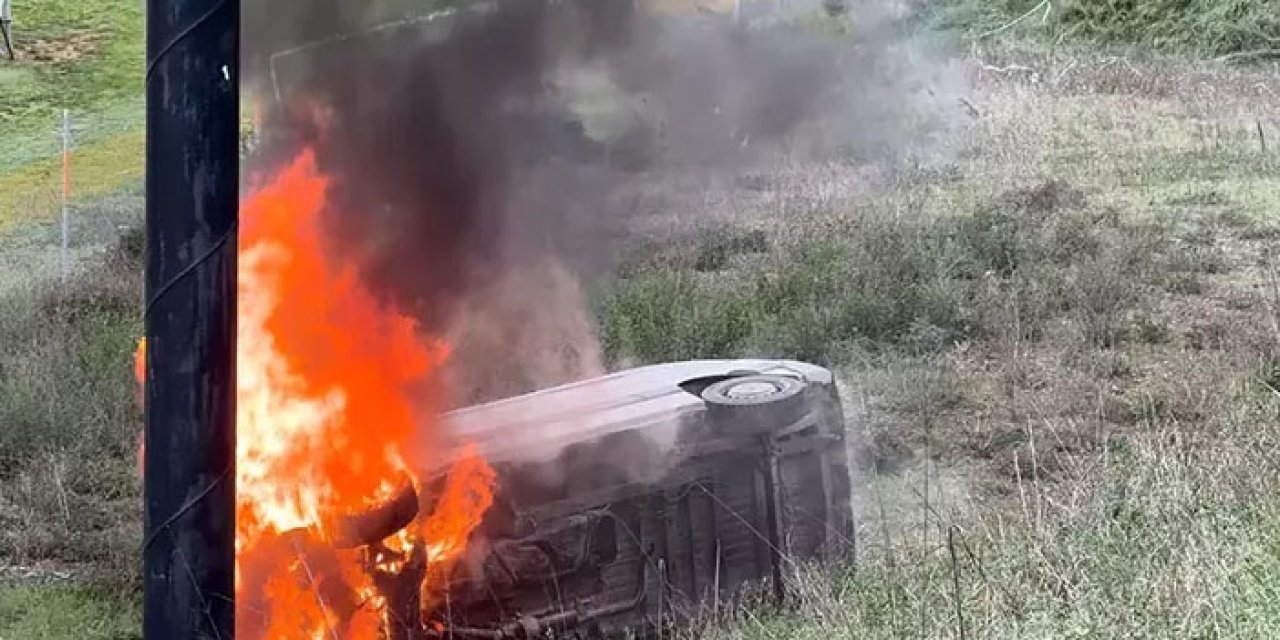 Tuzla’da minibüs alev alev yandı