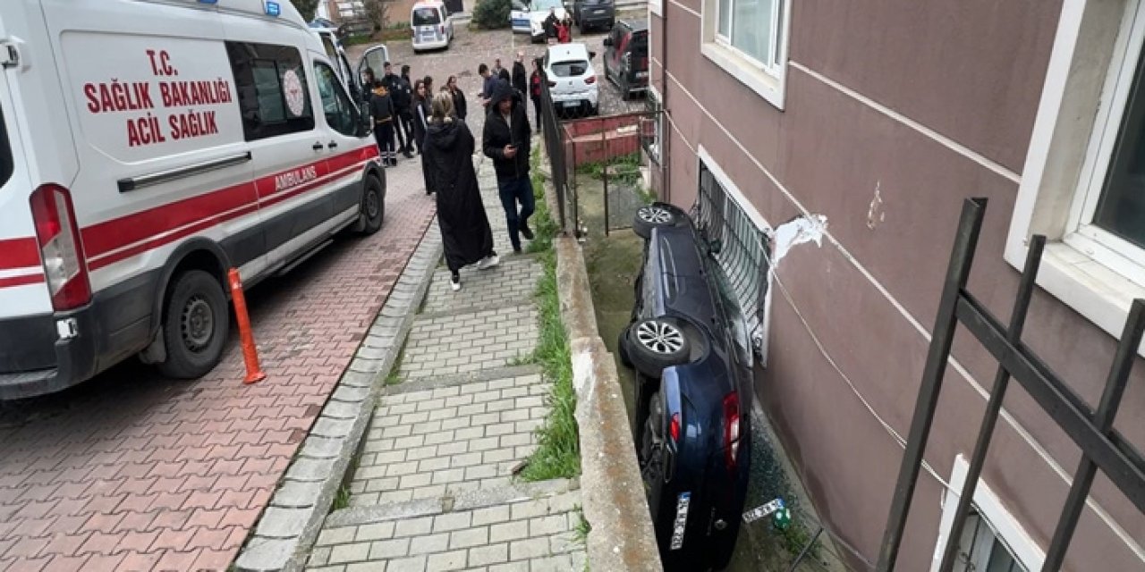 Avcılar’da Kontrolden Çıkan Otomobil Bahçeye Düştü: 2 Çocuk Yaralı
