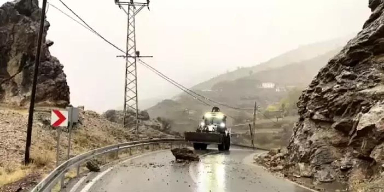 Heyelan alarmı: Batman’da köy yolları yeniden açıldı