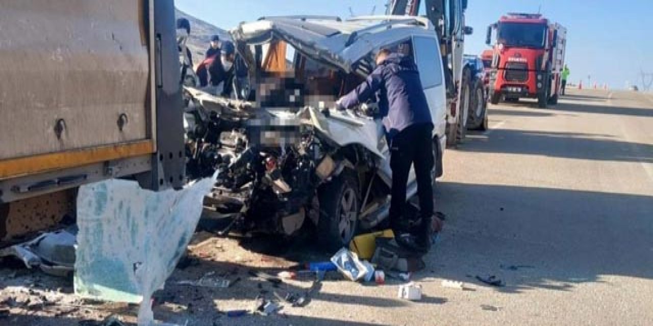 Ankara - Malatya otoyolunda kan donduran kaza: 3 ölü