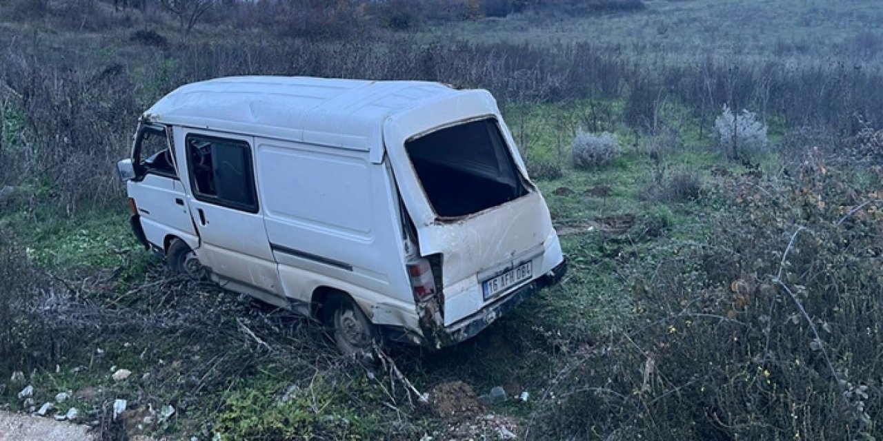 Bursa’nın İnegöl ilçesinde minibüs şarampole devrildi: 1 ağır yaralı