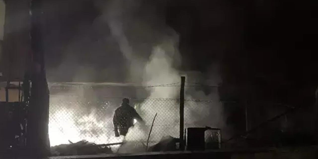 Alevler gecede büyüdü: Apartmana sıçrayan yangın paniğe yol açtı