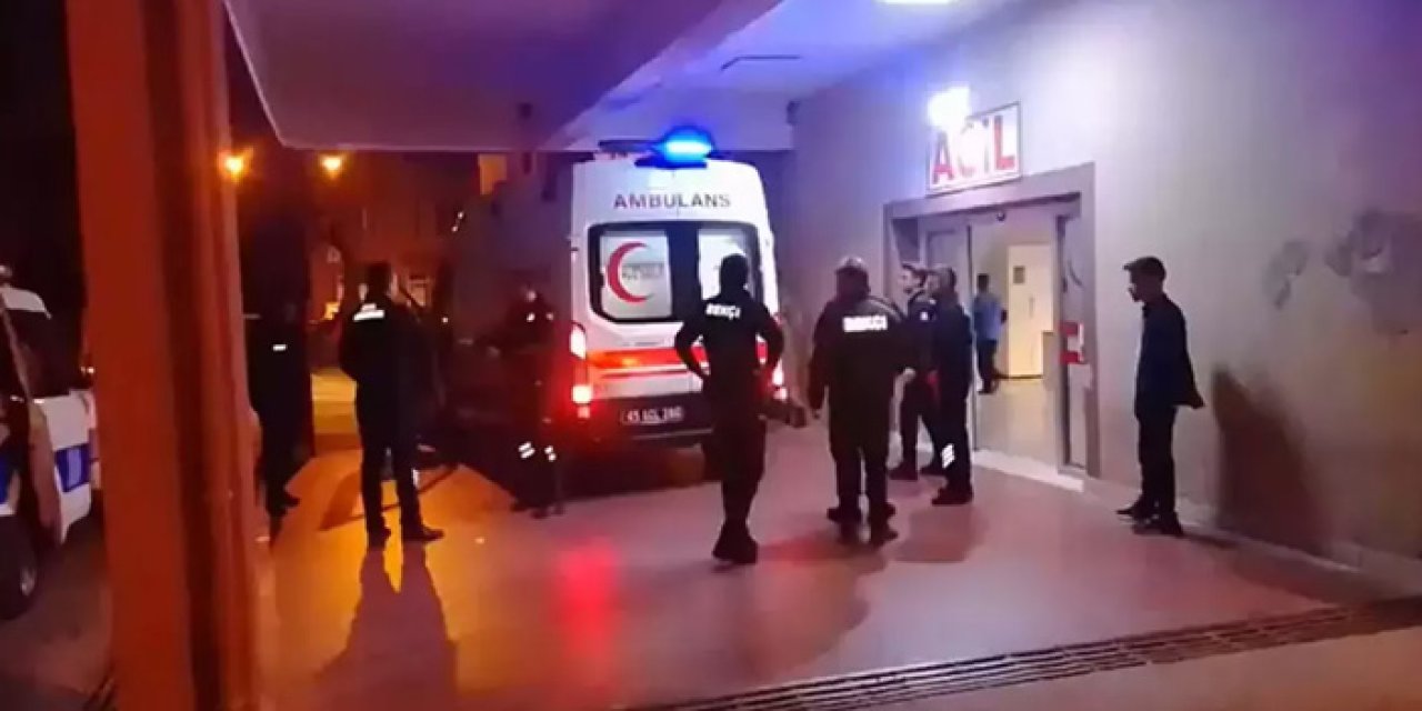 Manisa’da Yolda Tartışma Bıçaklı Kavgaya Döndü: 2 Yaralı