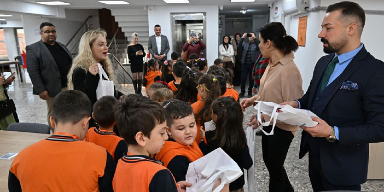 ABB kitap sevgisi aşılıyor: “Genç Zihinler Kütüphanede” projesini başladı
