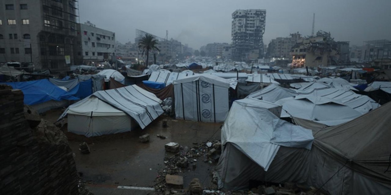 Fırtına vurdu, çadırlar çöktü: Gazze’de insani kriz derinleşiyor