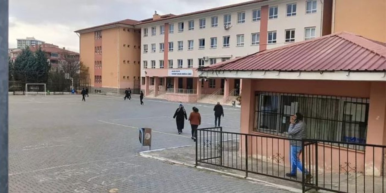 Okulda skandal mesaj! Tacizle suçlanan öğretmen tutuklandı