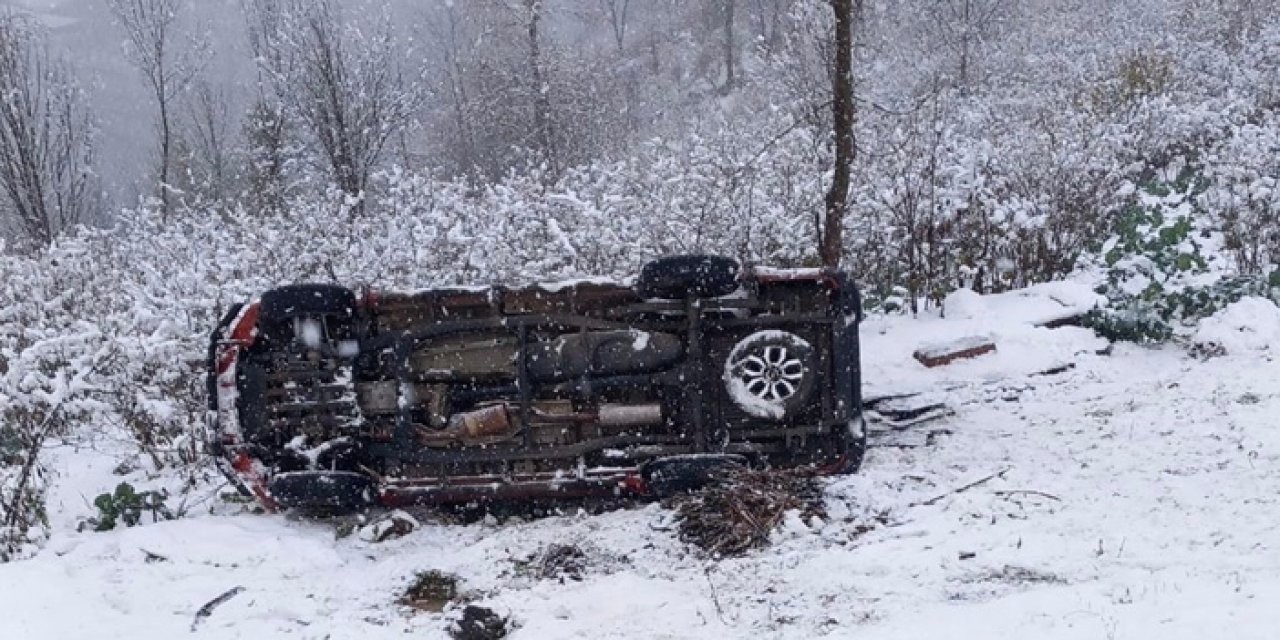 Ordu'da kamyonet karla kaplı yolda şarampole yuvarlandı: 6 yaralı var