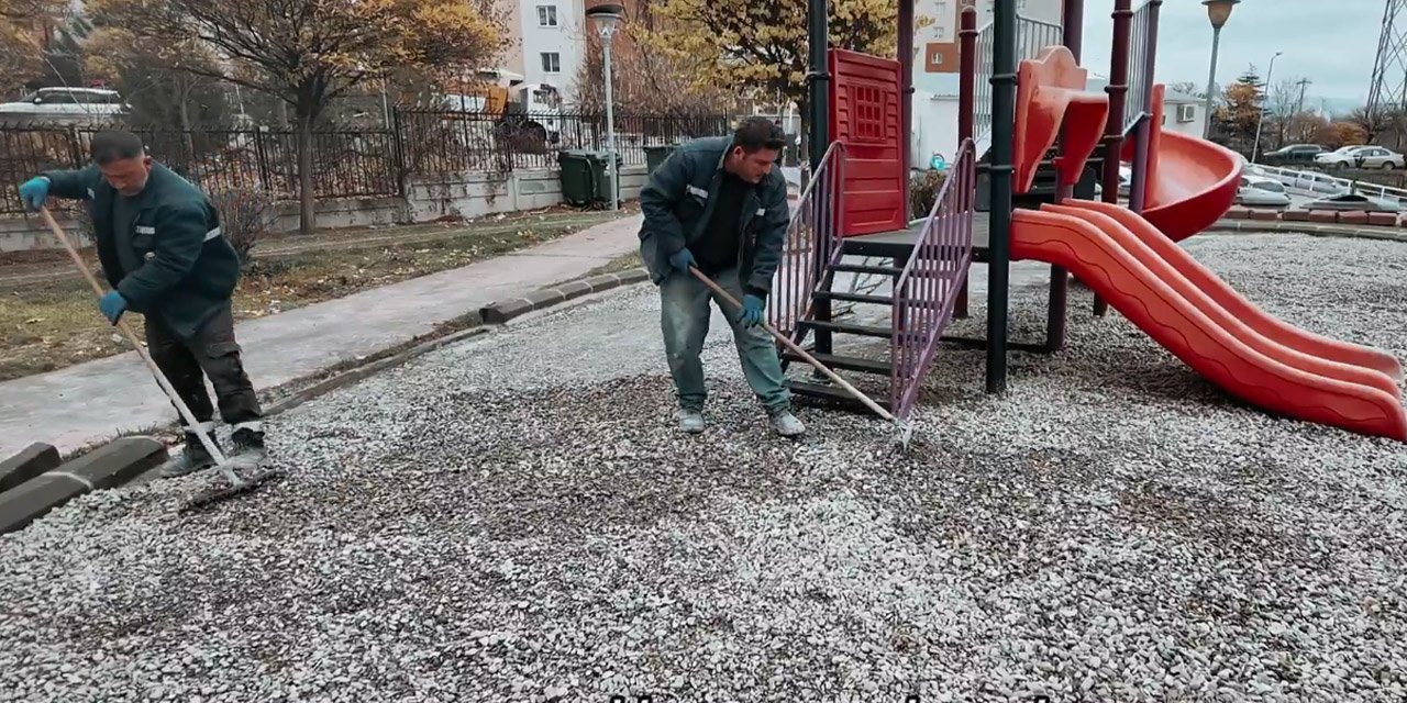 Yenimahalle parkları plastik ve mikroplardan arınıyor