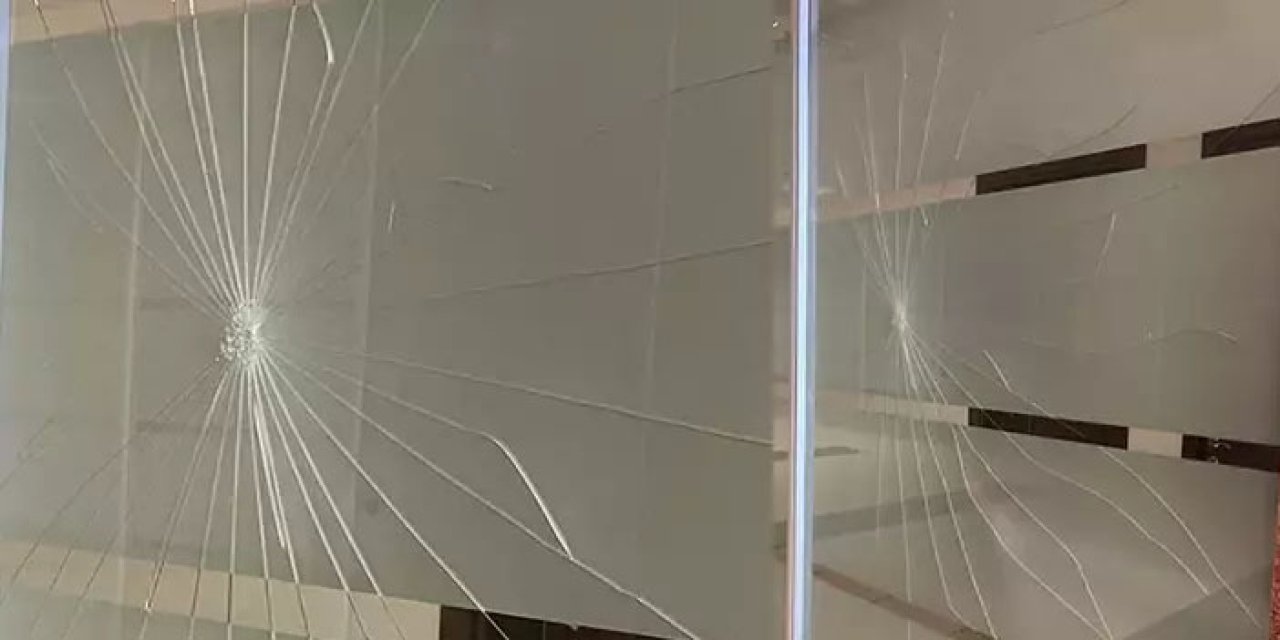Karar sonrası öfke patlaması: Adliyede camlar kırıldı