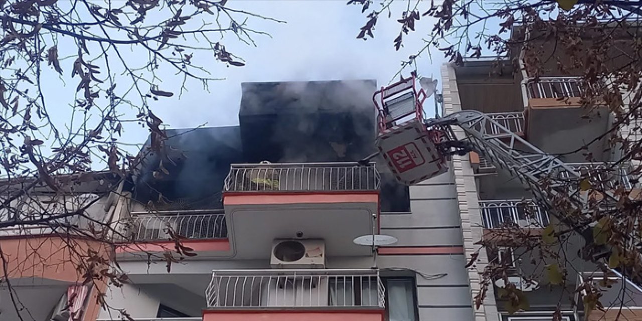 Manisa’da apartman yangını paniği: 3 kişi hastaneye kaldırıldı