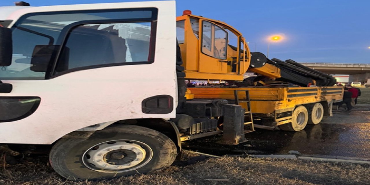 Cizre’de Kontrolden Çıkan Vinç Kavşakta Dehşet Saçtı: 7 Yaralı