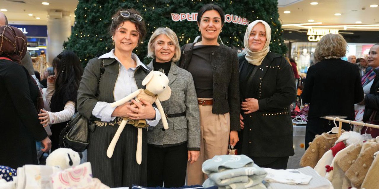 Etimesgut’ta Başkan’ın eşi Kadın Emeği Pazarını ziyaret etti