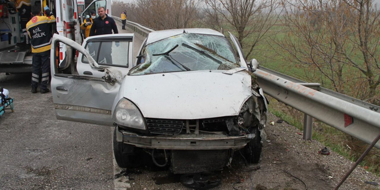 Manisa’da Kontrolden Çıkan Otomobil Can Aldı: 1 Ölü, 1 Yaralı