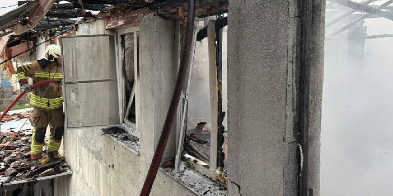 Manisa Kula’da alevler korkuttu: Müstakil ev tamamen yandı