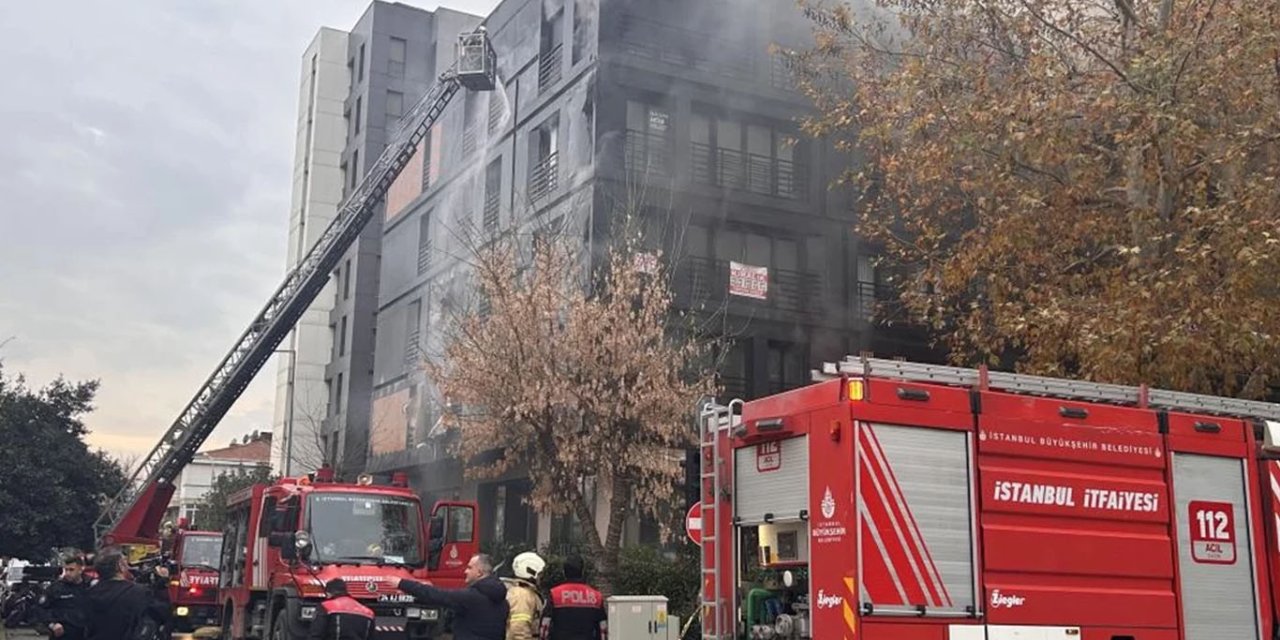 Bağdat Caddesi’nde korkutan anlar: 5 katlı binayı saran yangın paniğe neden oldu