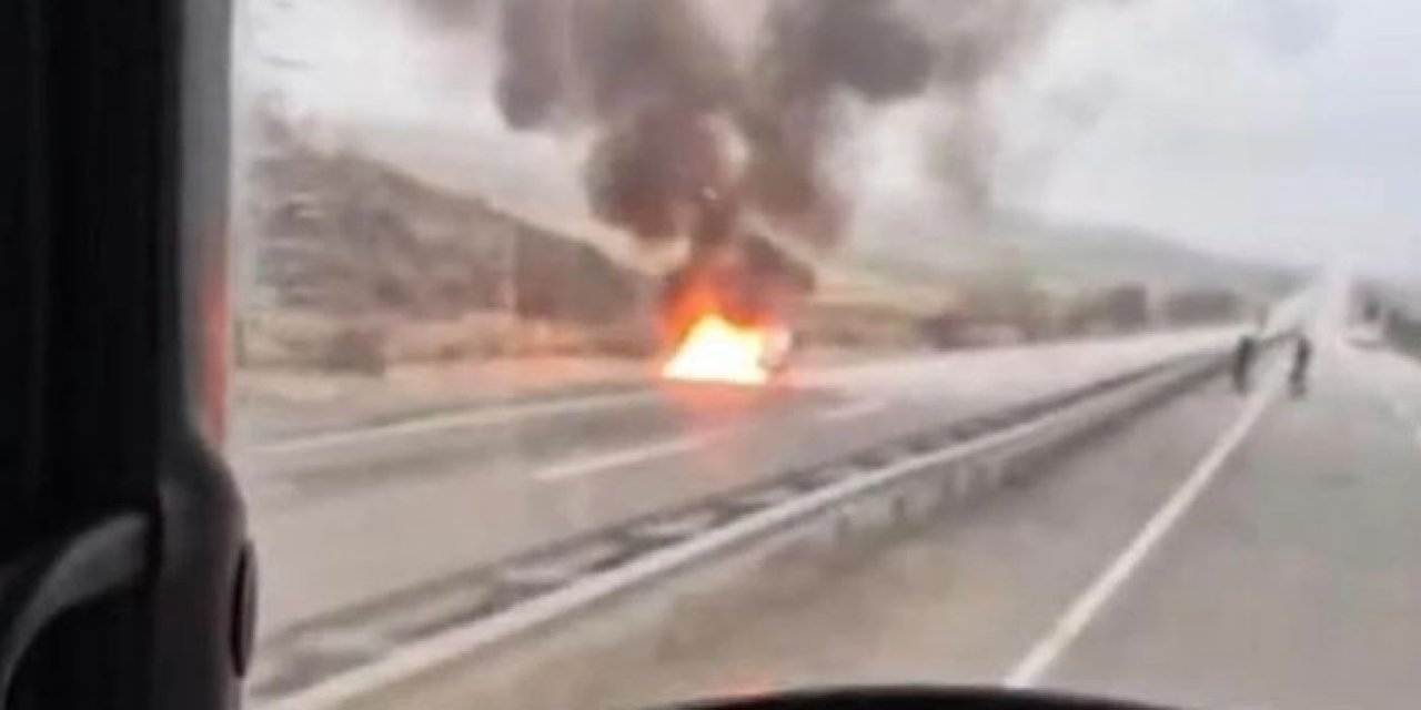 Çankırı Bulvarı’nda seyir halindeki araç küle döndü