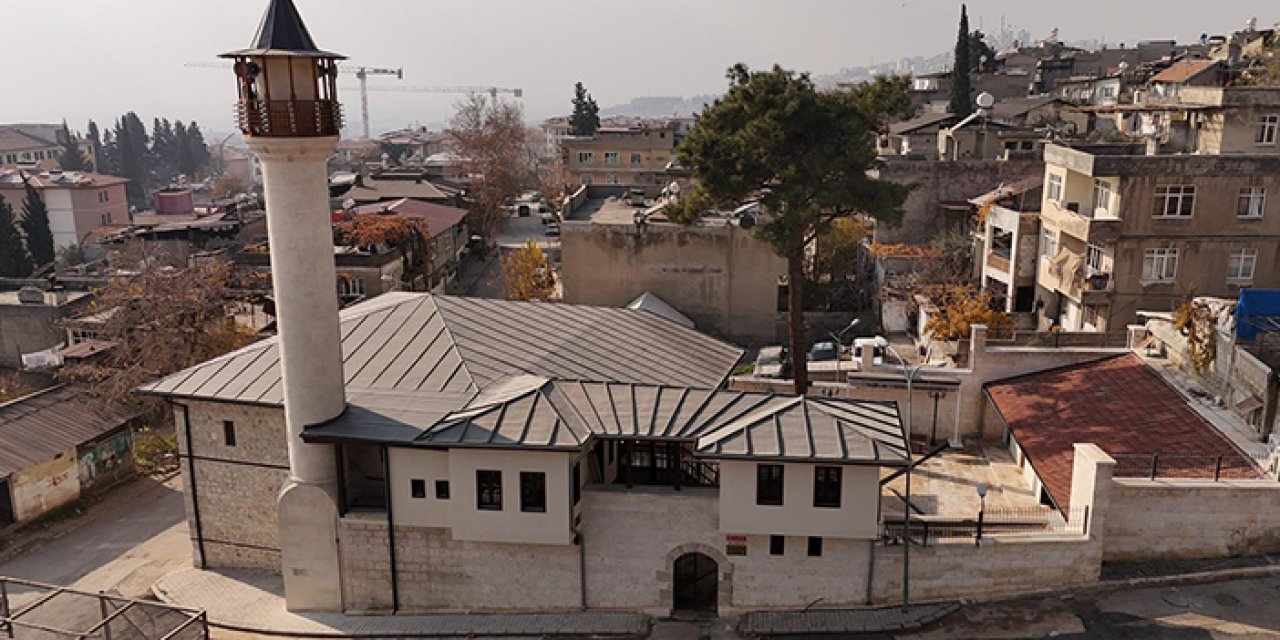 Depremde ağır yara almıştı: Asırlık cami yeniden ayağa kalktı