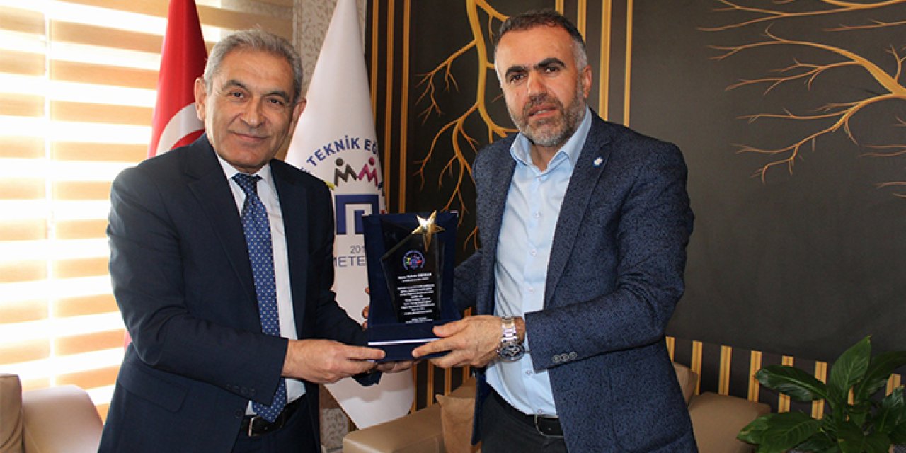 Sorumlu yayıncılığa takdir: Adem Orman’a plaket takdim edildi