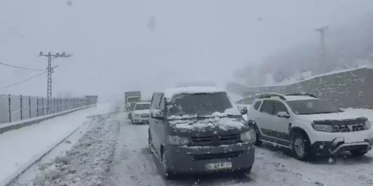 Bingöl kara teslim oldu: Köy yolları kapandı