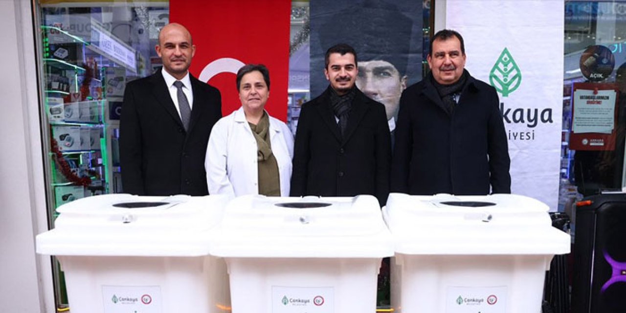 Çankaya’da çevreye örnek adım: Toplanan atık ilaçlar eczaneye teslim edildi