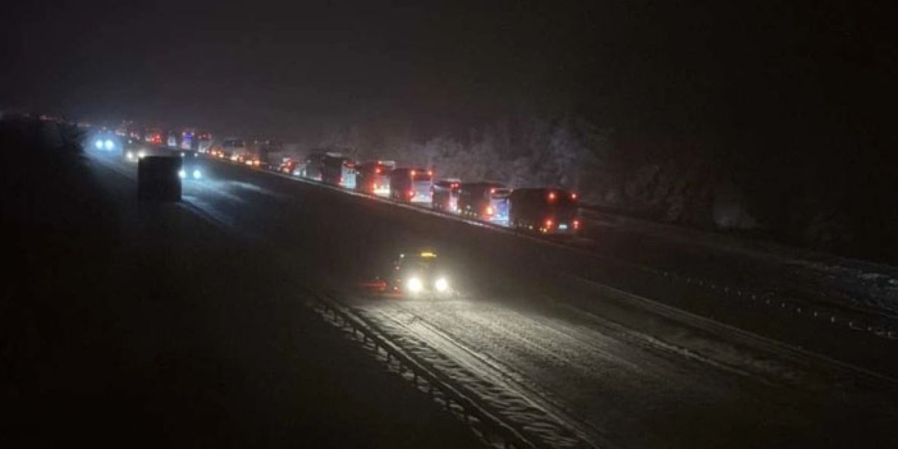 3 TIR yolu kapattı, Ankara yönü kilitlendi